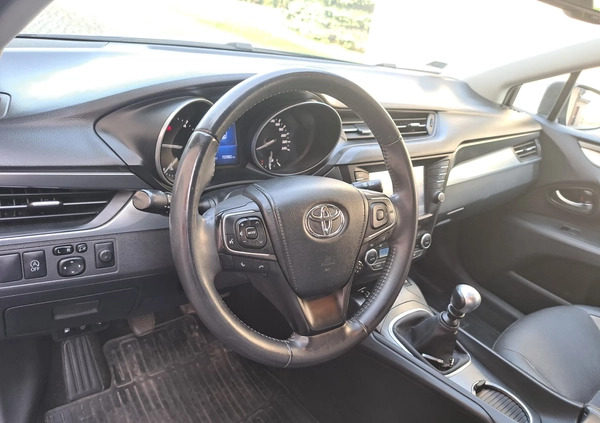 Toyota Avensis cena 57000 przebieg: 153982, rok produkcji 2017 z Chorzów małe 301